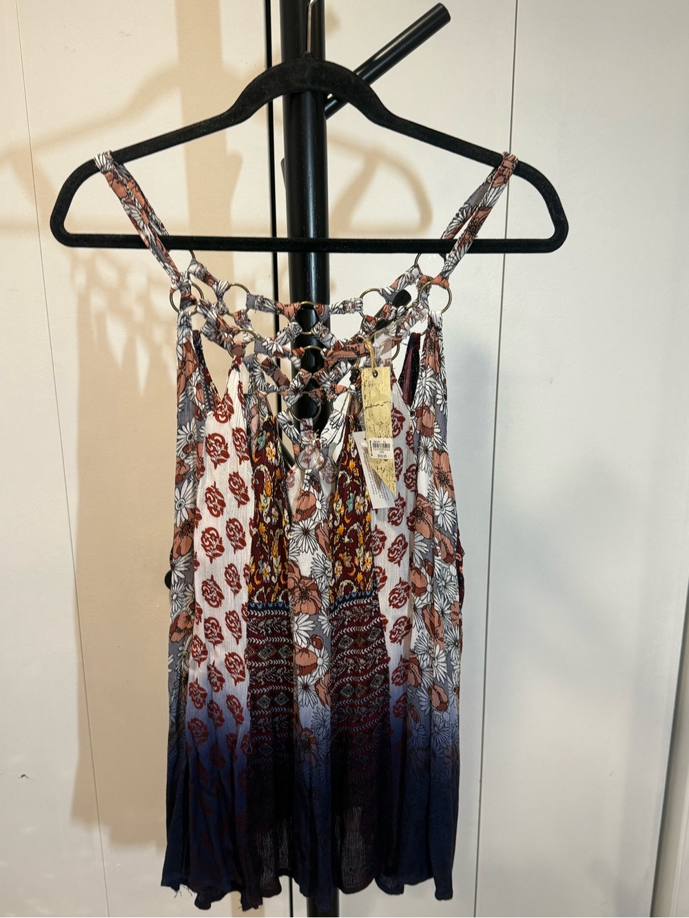 Gimmicks (Buckle brand) Boho Floral Printed Tie-Back Tank Top in Large - NWT!